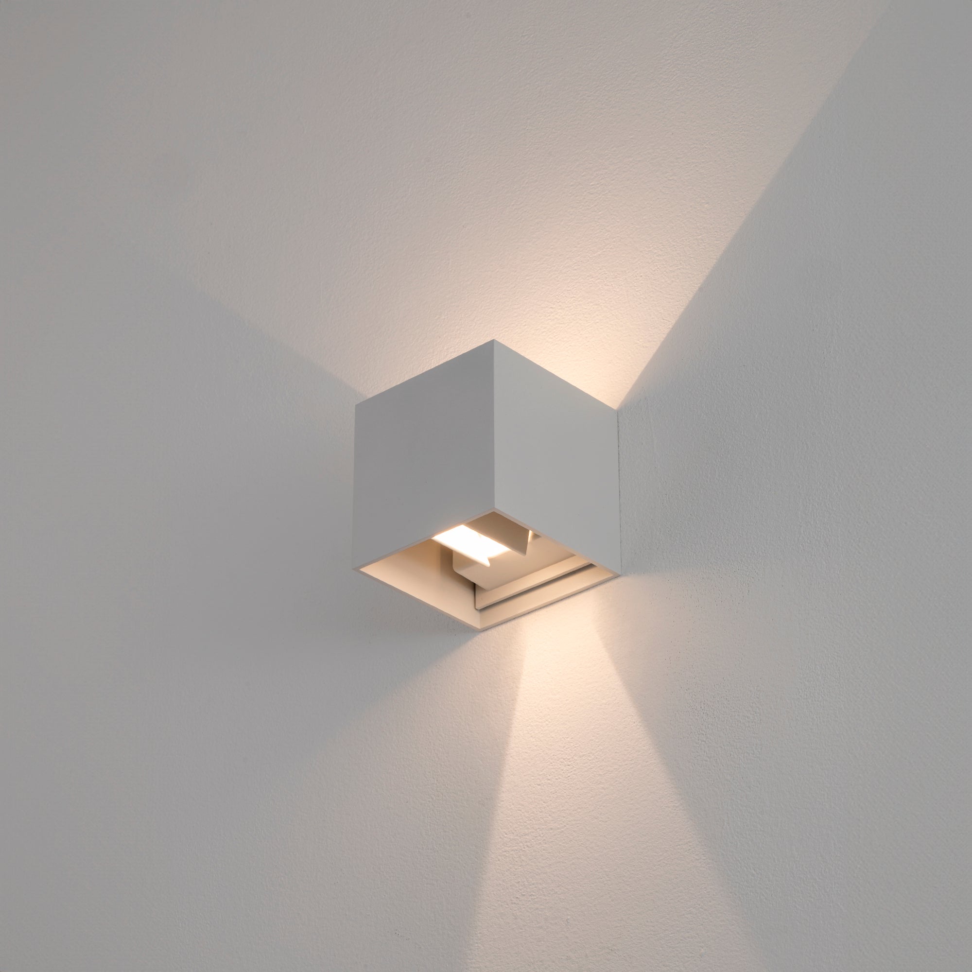 Nowodvorski Lampa ścienna natynkowa LIMA LED 6W 50/60Hz IP54 - Aluminium lakierowane - Biały