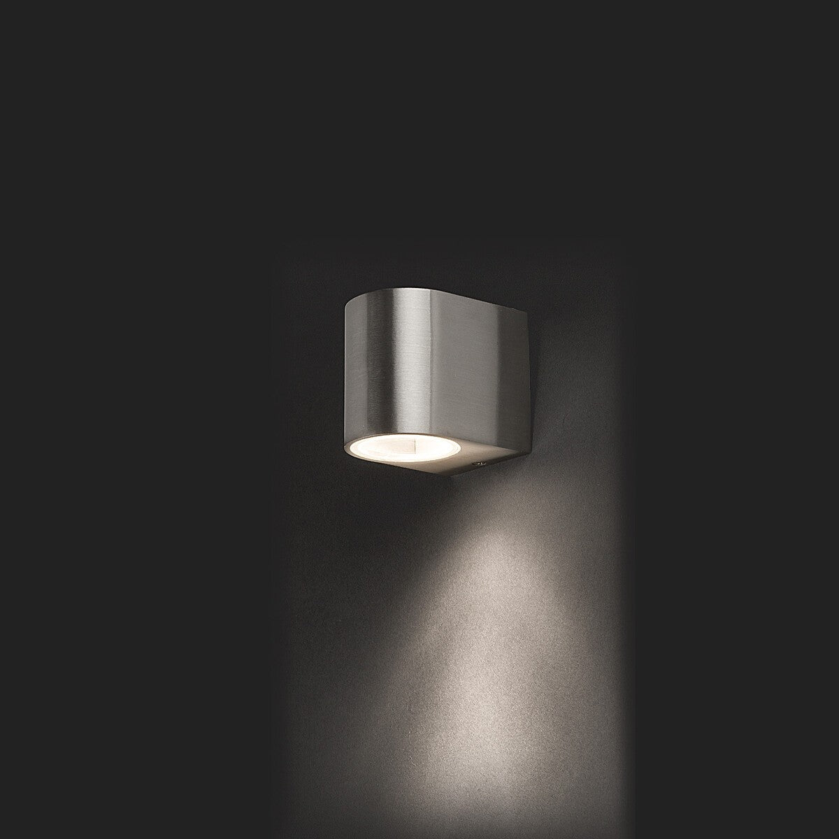 Nowodvorski Lampa ścienna natynkowa ARRIS 10W only LED 50/60Hz IP54 - Aluminium lakierowane - Srebrny 9516 - lampa włączona