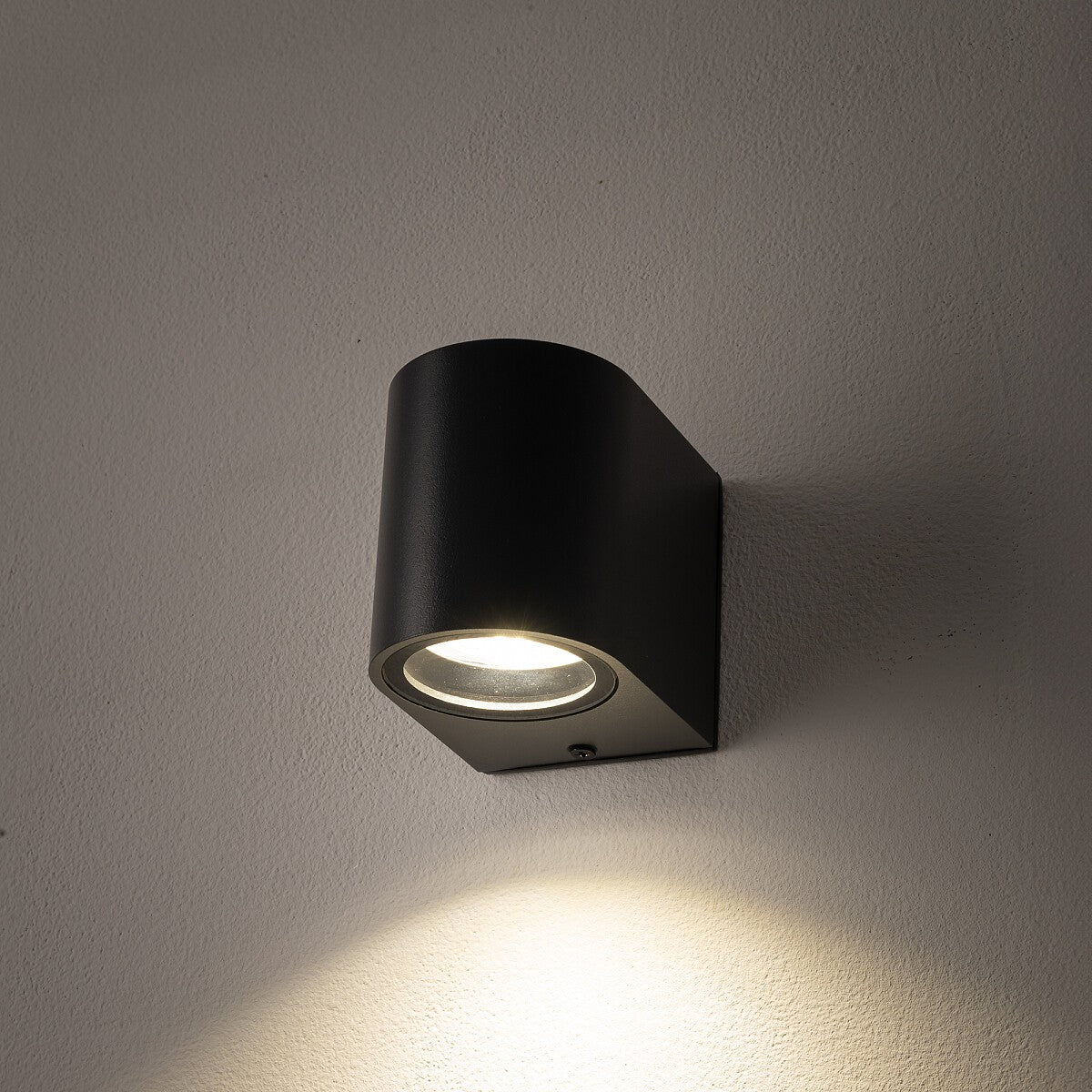Nowodvorski Lampa ścienna natynkowa NICO 10W only LED 50/60Hz IP54 - Aluminium lakierowane - Grafitowy II 9518 - lampa włączona