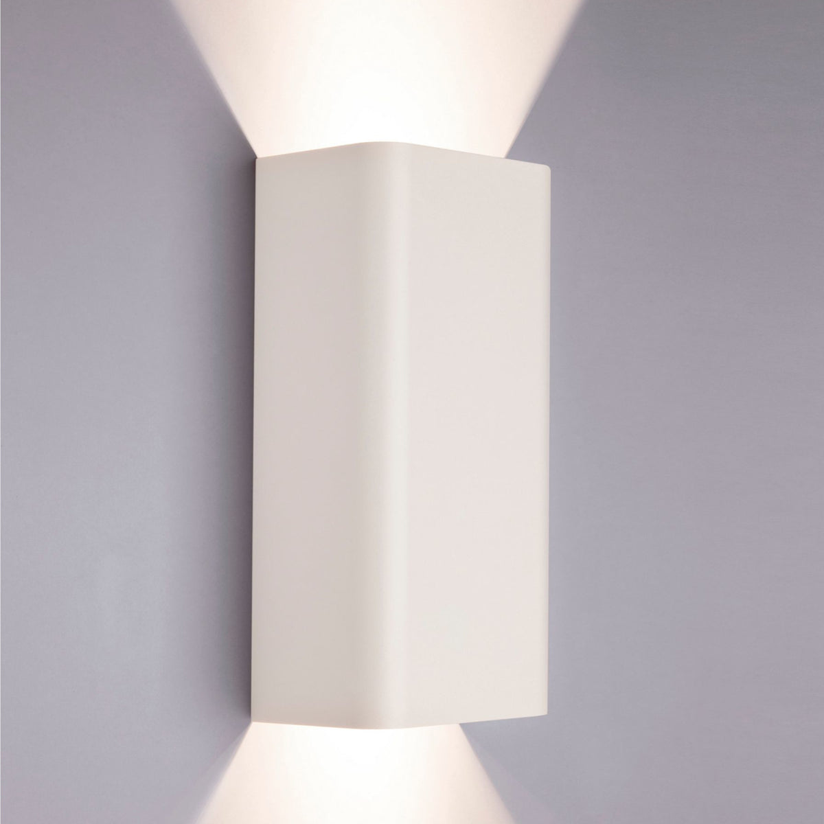 Nowodvorski Kinkiet BERGEN 10W only LED 50/60Hz - Stal lakierowana - Biały 9706 - lampa włączona